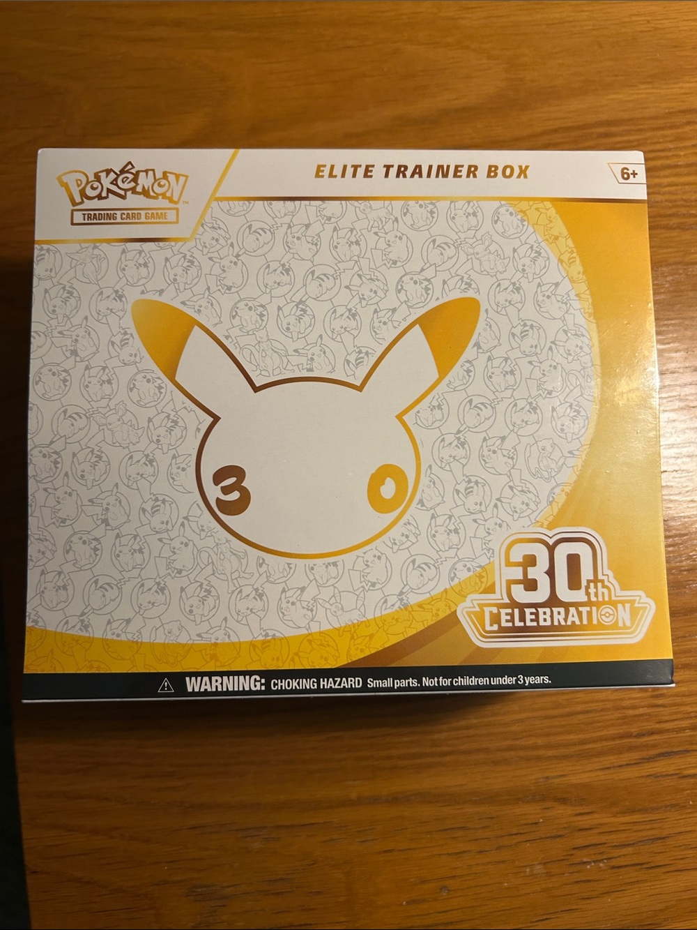 Pokemon Elite Trainer Box - White and Gold 30th Celebration